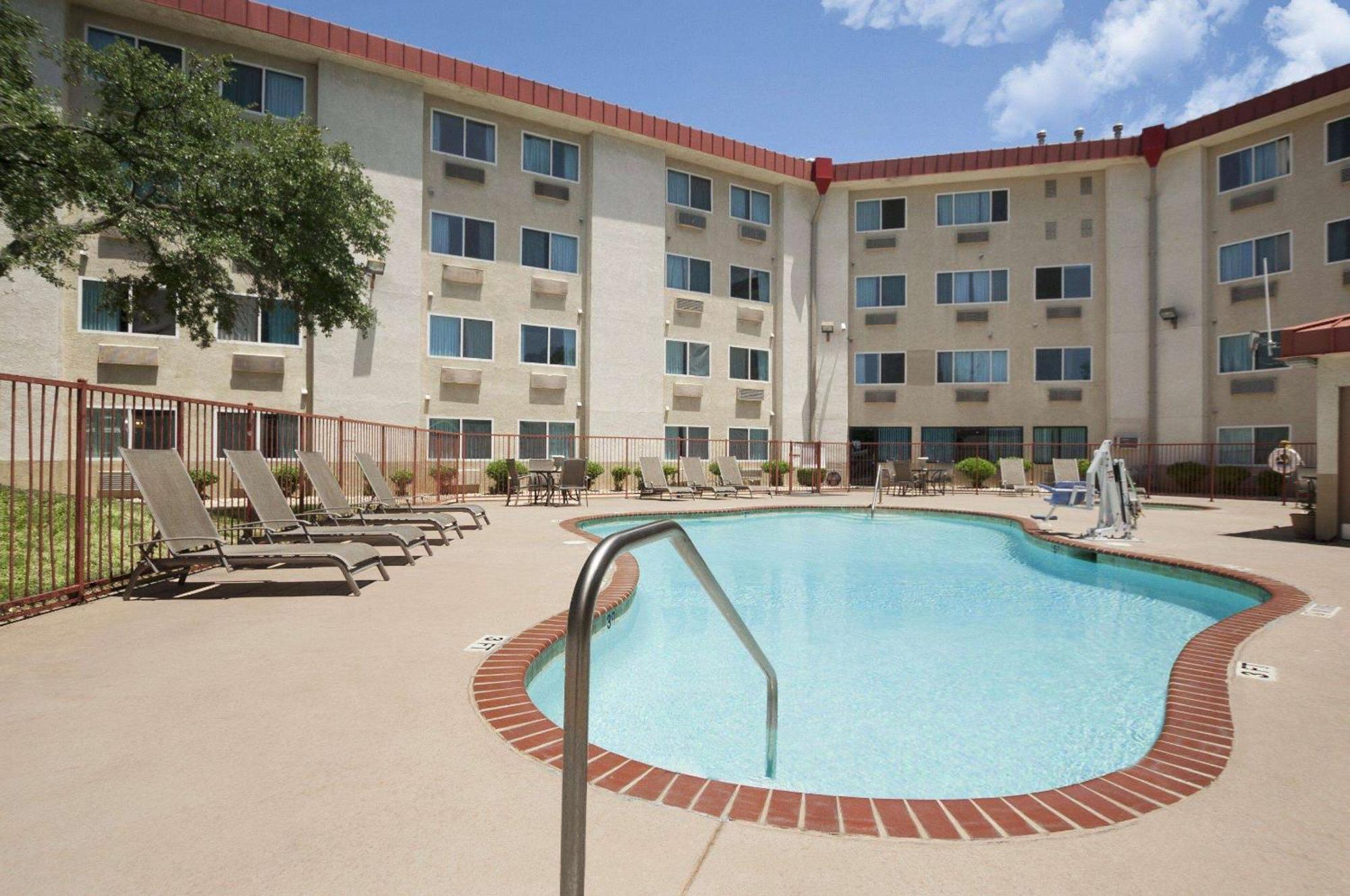 Super 8 By Wyndham Austin North/University Area Esterno foto
