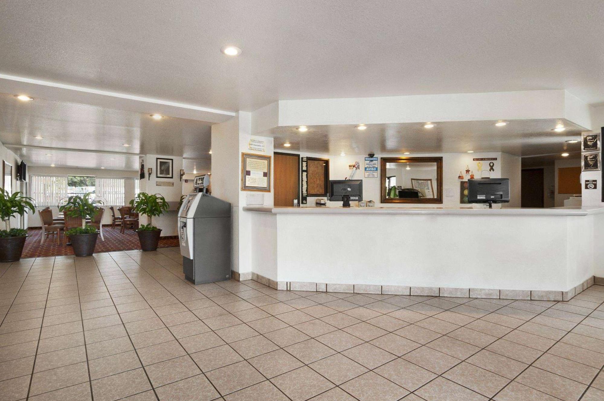 Super 8 By Wyndham Austin North/University Area Esterno foto
