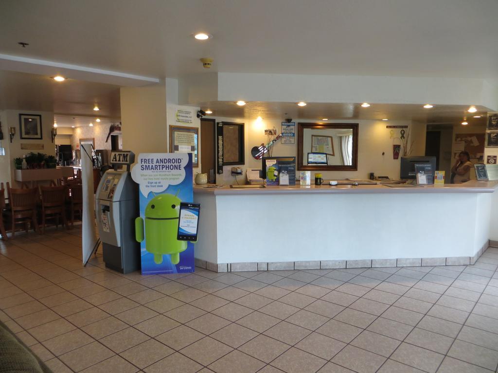 Super 8 By Wyndham Austin North/University Area Esterno foto